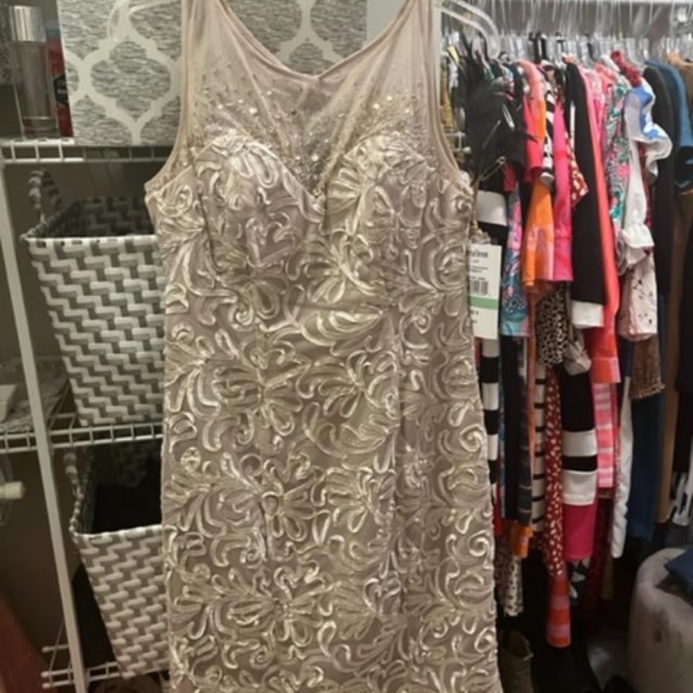Ignite Evenings by Carol Lin - Size 8 - Champagne